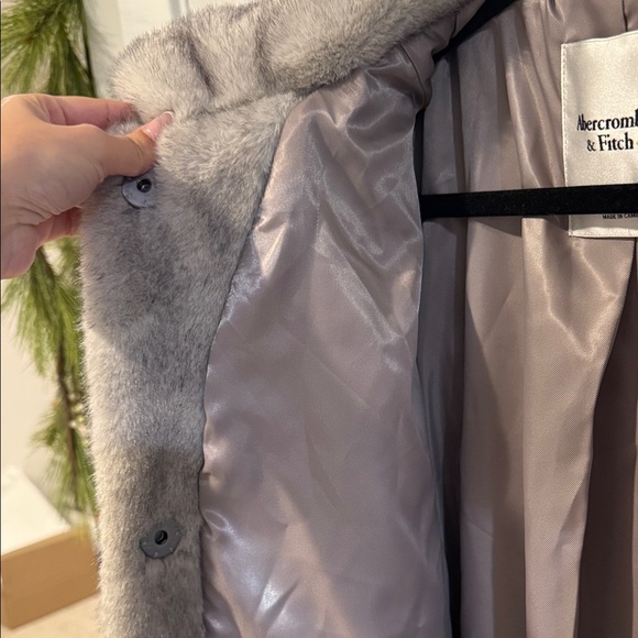 Abercrombie Gray Teddy Jacket - Picture 2 of 5